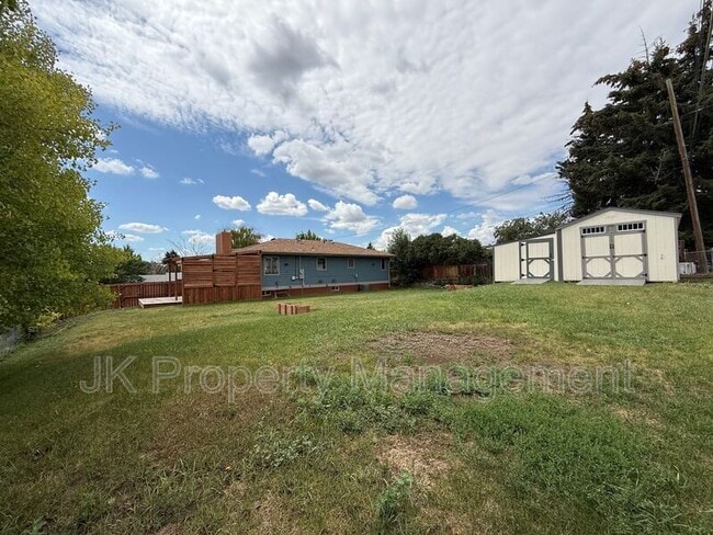 Building Photo - 105 Riverview Dr W