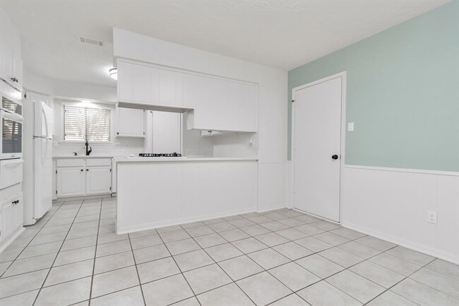 Building Photo - 1811 Eastfield Dr