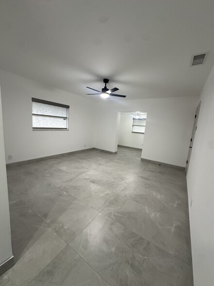 Master Bedroom - 3014 W Arch St