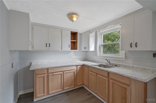 Building Photo - 148 W Cayuga St