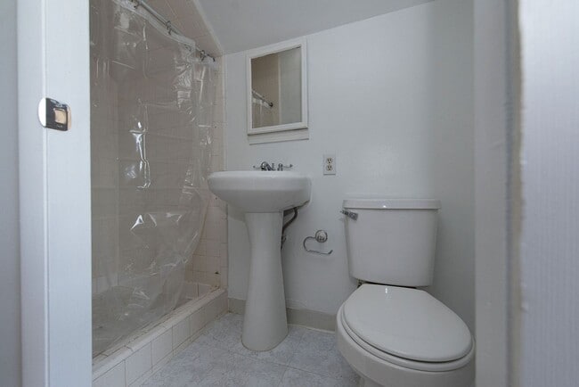 Building Photo - WESTWOOD-4 BEDROOM 2 BATH WITH OPEN FLOOR ...