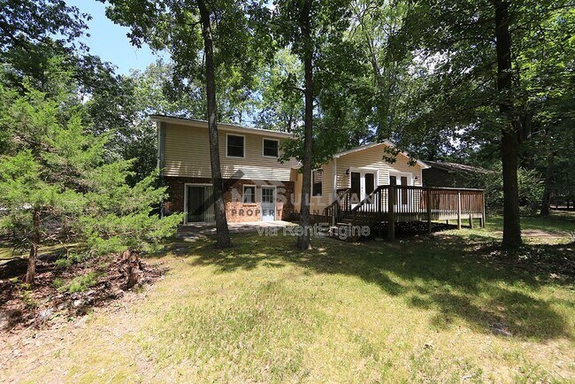 Building Photo - 304 Cheryl Ave