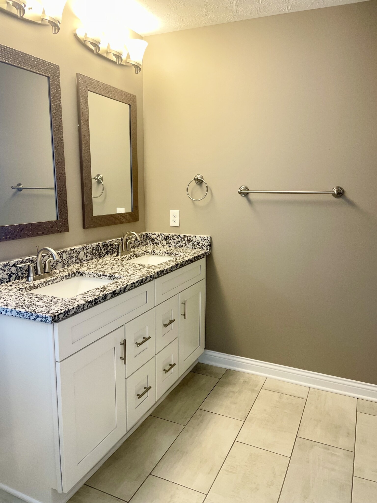 master bath - 6157 Winthrop Ave