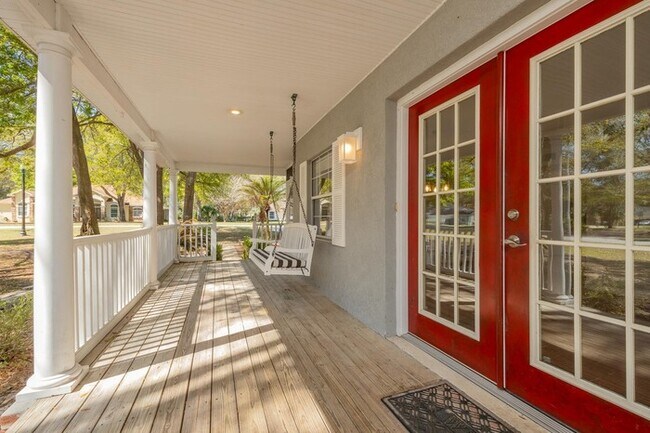 Building Photo - 728 Willow Wood Pl