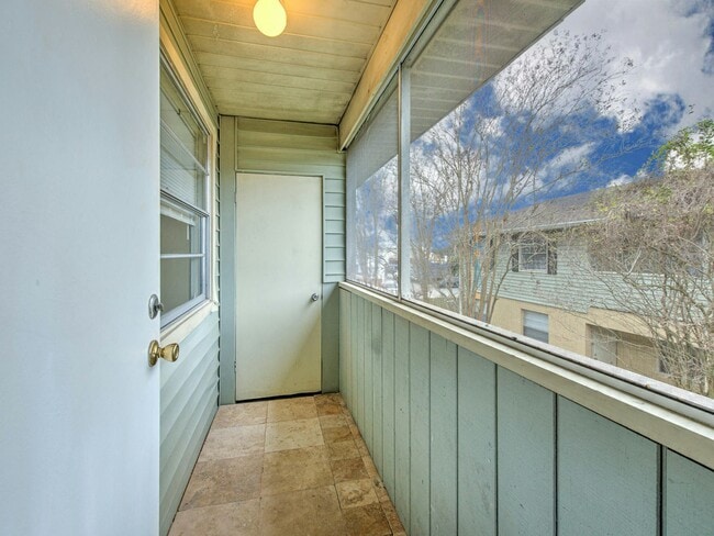 Building Photo - 608 Golden Raintree Pl