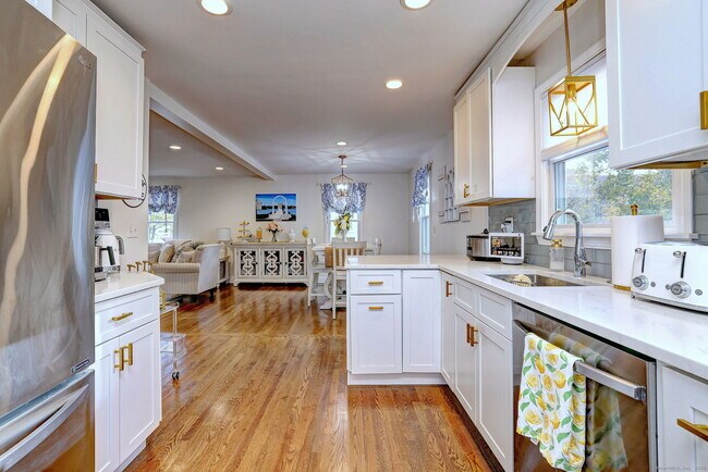 Building Photo - 40 Hazelwood Ave