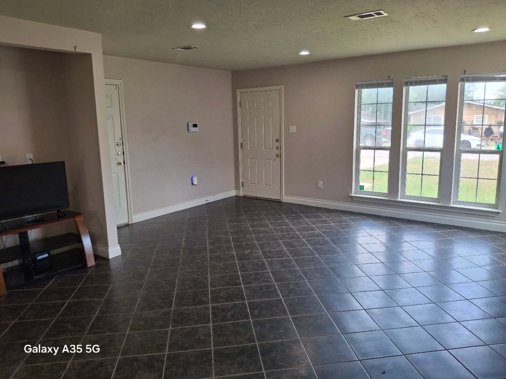 Building Photo - 129 Richards St