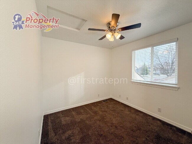 Building Photo - 1923 N Tyra Ave