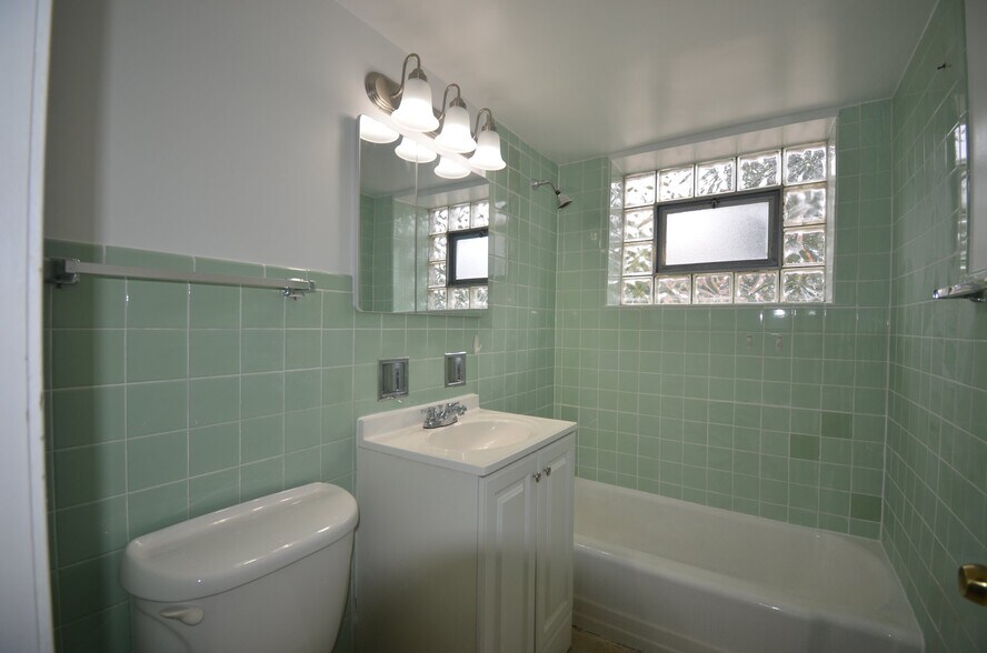Building Photo - 2032 Linden Ave