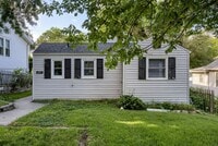 Building Photo - 2 Bedroom Benson Charmer!!