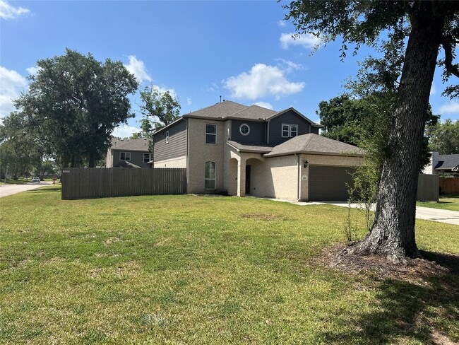 Building Photo - 303 Woodhaven Dr