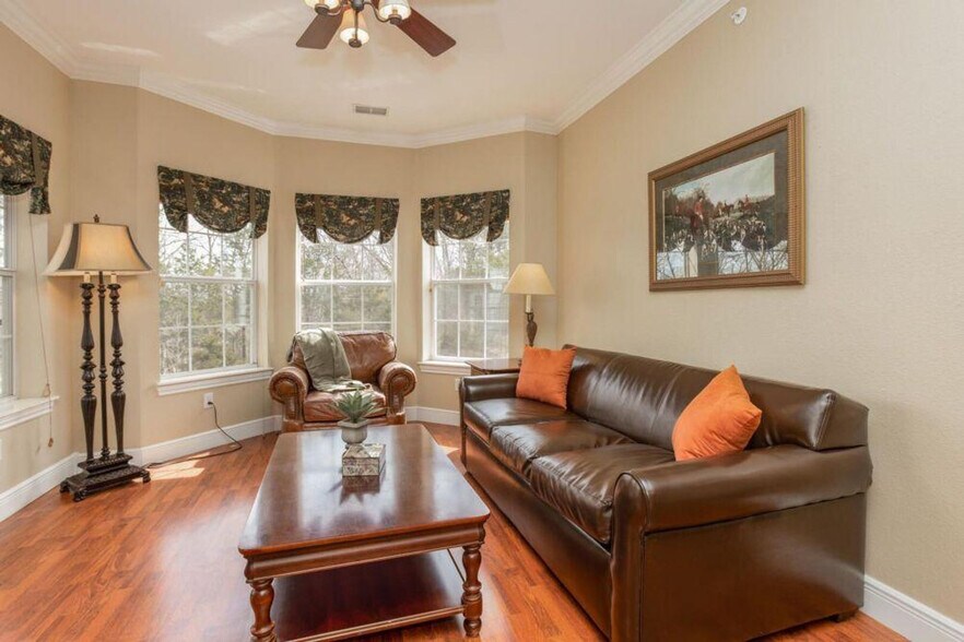 Primary Photo - 175 Golf View Dr