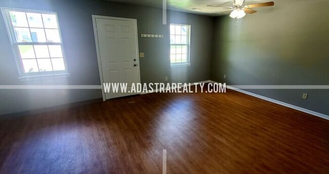Building Photo - Beautiful 2 Bedroom/2 Bath in Raymore-Available in SEPTEMBER!!