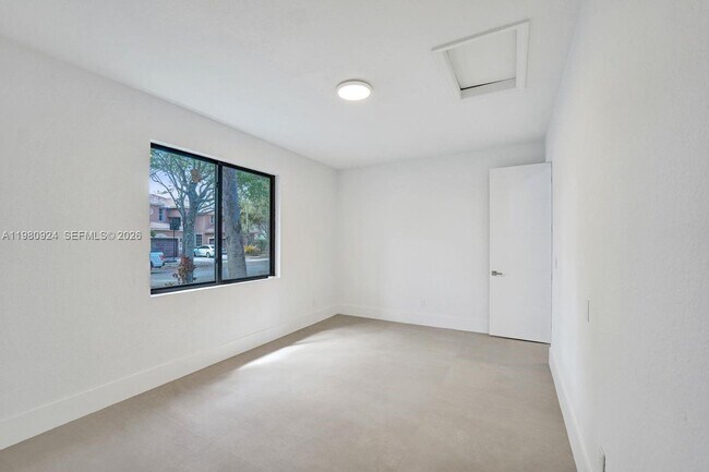 Building Photo - 4100 E Gardenia Ave