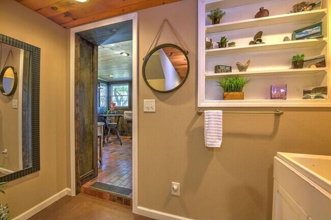 Building Photo - 487 Kentucky Ave