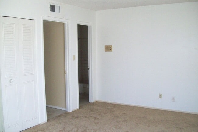 Building Photo - Spacious 3-Bedroom Home in Tempe