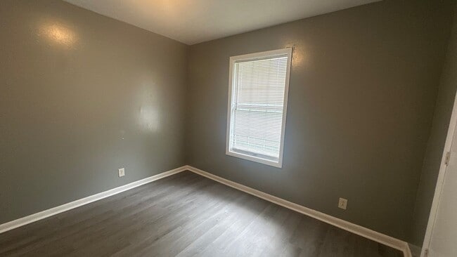 Building Photo - FIRST FULL MONTHS RENT FREE!! 2 Bedroom Duplex with Huge Back Yard!