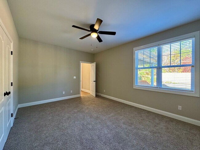 Building Photo - Traemoor At Lakewood