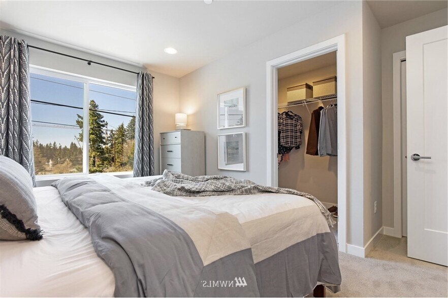 master bedroom - 14527 1st Ave NE