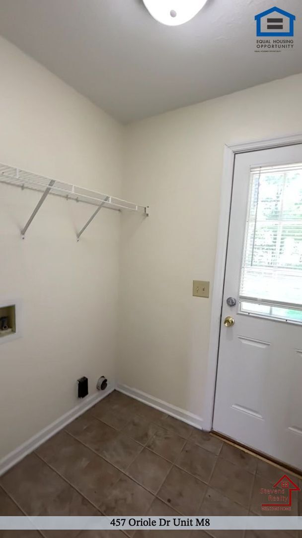 Building Photo - 457 Oriole Dr