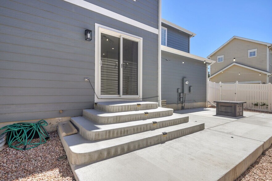 Building Photo - 17072 E Wyoming Dr