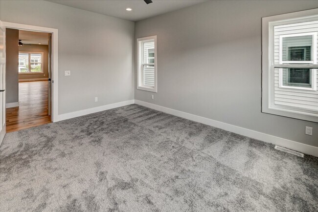 Building Photo - 4863 Lacy Rd
