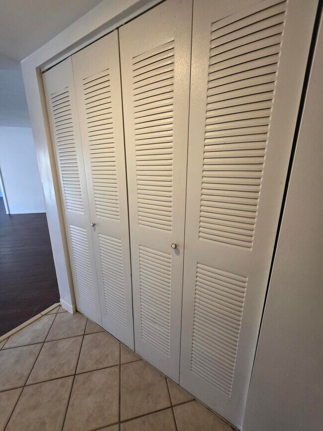 Building Photo - 4175 N Haverhill Rd