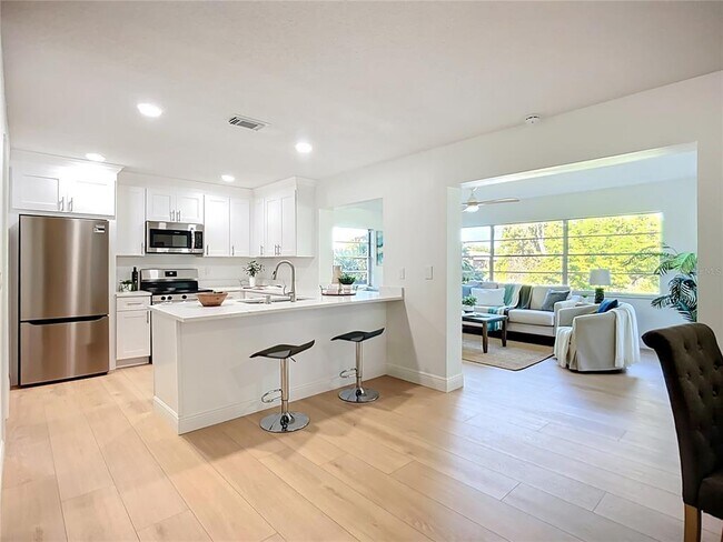 Building Photo - 2014 Hampstead Cir