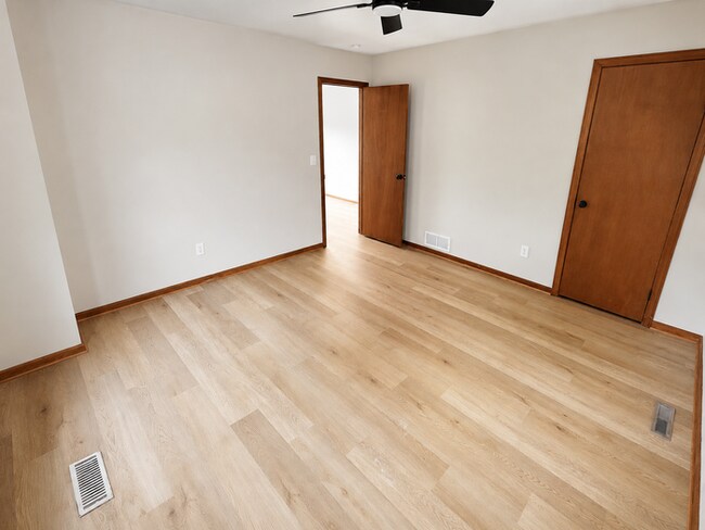 Building Photo - 303 Barder Ave