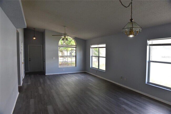 Building Photo - 271 Daniels Pointe Dr