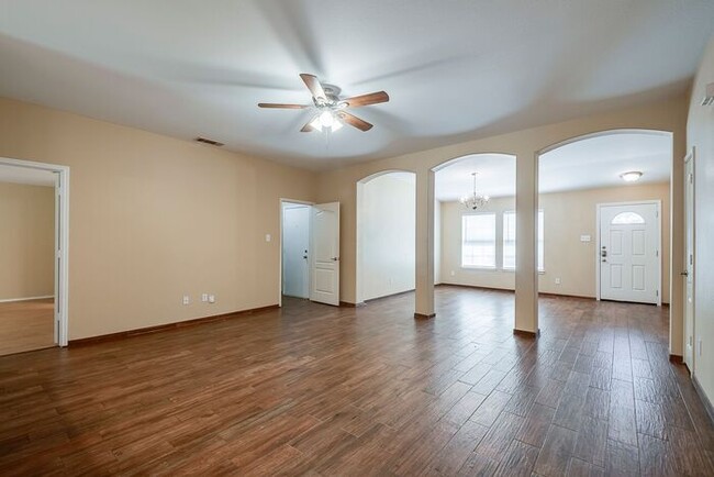 Building Photo - ** Stellar find in Kaufman County ** 3-2-2...