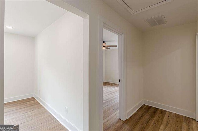 Building Photo - 525 Rosemont Dr