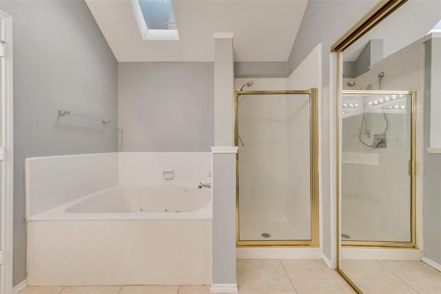 Building Photo - 1220 Royal Crescent Dr