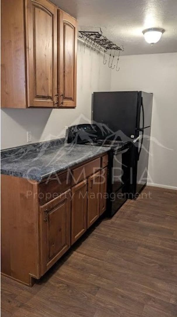 Building Photo - Charming Basement Unit with Separate Entrance