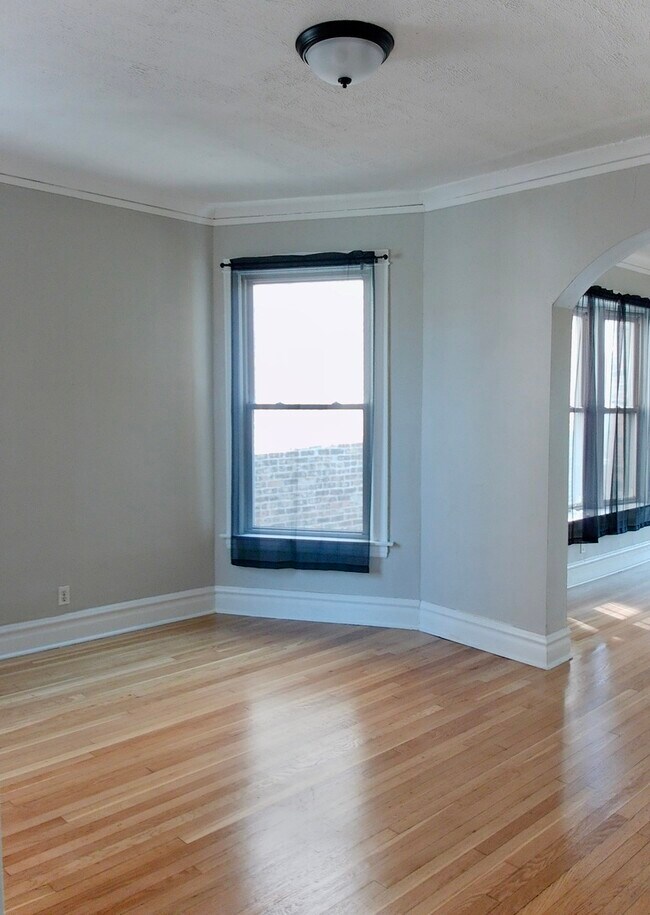 Building Photo - 3918 W Van Buren St