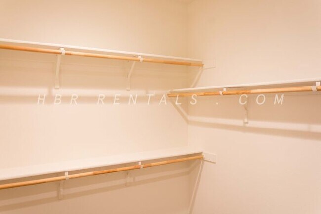 Building Photo - Ellis Neighborhood  | Spacious Single-Stor...