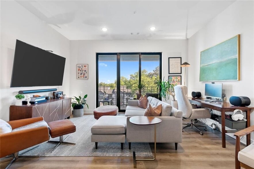 Building Photo - 112 Rogers St SE