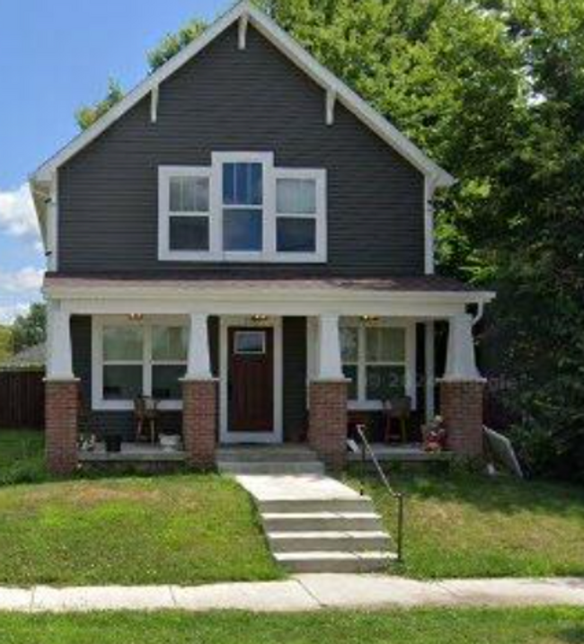 Primary Photo - Modern FOUR Bedroom / 2 Bath Home Located ...