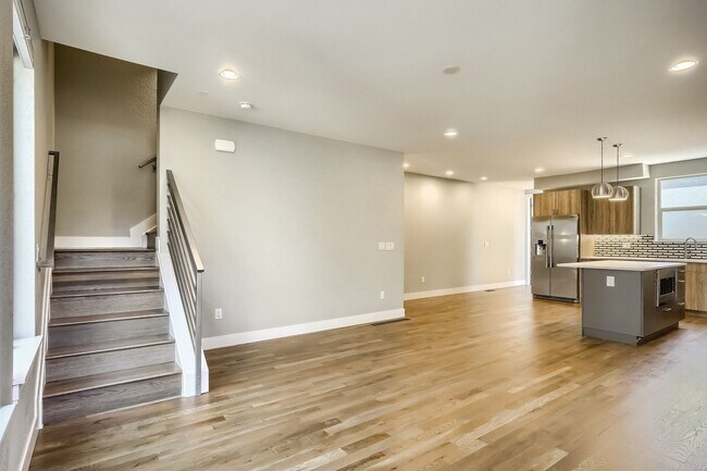 Building Photo - 3 bedroom / 3.5 bath Townhome + 2 Large Flex Spaces & Spacious Roof Top Deck!