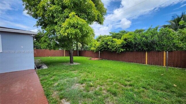 Building Photo - 12535 NE Miami Pl