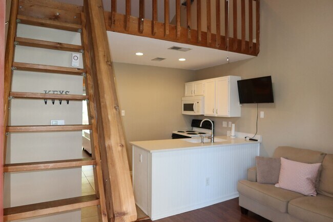 Building Photo - PEARL WEST CAMPUS - LOFTED 2BD / 1 BA - GATED - COVERED PARKING - WATER PAID