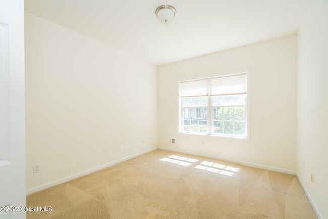 Building Photo - 326 Ballston Ave
