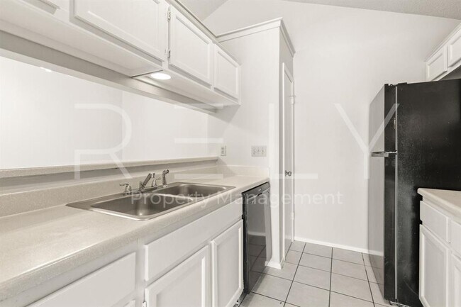 Building Photo - 409 Greenlawn Blvd