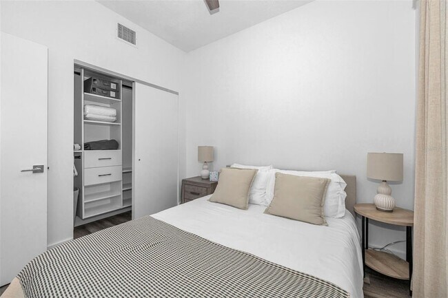 Building Photo - 415 Island Way