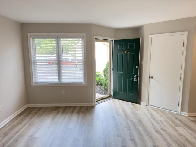 Building Photo - 185 Lindfield Cir