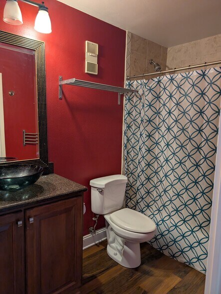 Bathroom - 1625 Larimer St