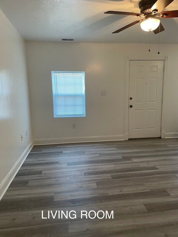 Building Photo - 231 E 13th St