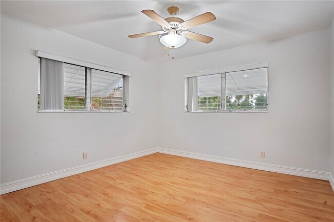 Building Photo - 2130 NE 42nd Ct