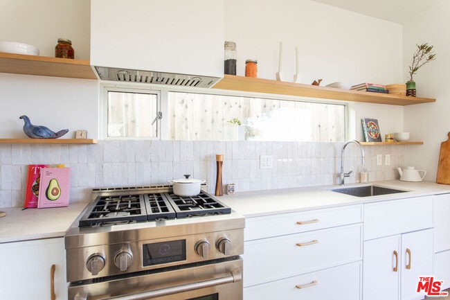 Building Photo - 2107 Mayview Dr