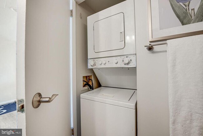 Building Photo - 1245 13th St NW